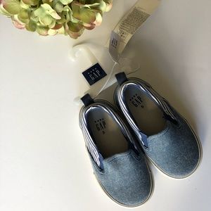 GAP TODDLER BOYS CHAMBRAY STRIPE PULL-ON SNEAKERS